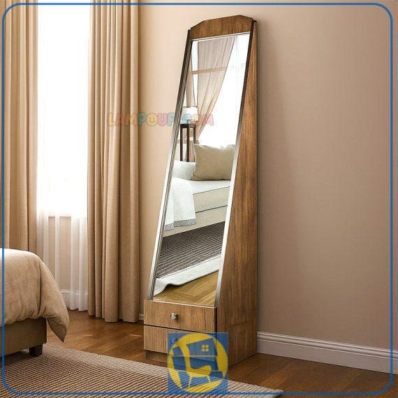 آینه ایستاده قدی SMJ186 که به صورت کشو دار و دارای دو کشو و به صورت دکوری که از جنس MDF ساخته شده و به عنوان آینه آرایش نیز می‌باشد.