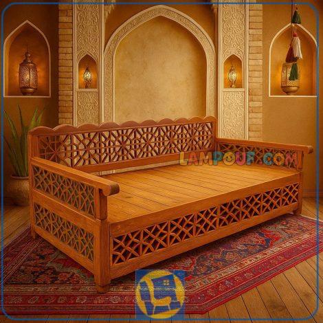 تخت چوبی سنتی چهار نفره TrK239 دارای طراحی به صورت باغی مخصوص فضای باز و ویلا و رستوران و سفره خانه و قهوه خانه با رنگ های متنوع ساخته می‌شود.