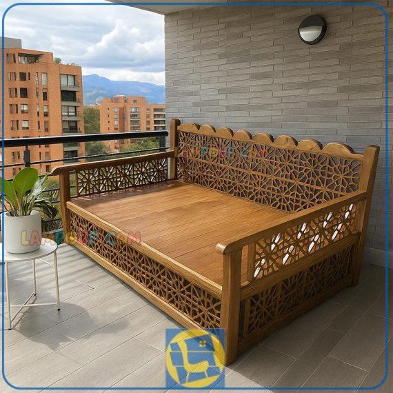 تخت چوبی سنتی چهار نفره TrK240 طراحی شده برای قهوه خانه رستوران سفره خانه وفضای باز که به تخت باغی نیز معروف می‌باشد.