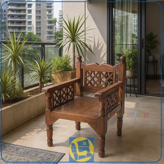 صندلی چوبی سنتی TrK249 دارای دسته های خراطی شده که برای رستوران و قهوه خانه و سفره خانه و منزل و حتی حسینیه ها می‌تواند مورد استفاده قرار بگیرد.