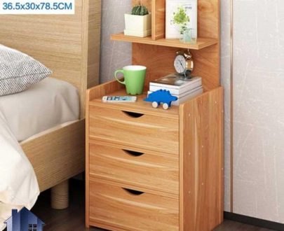 پاتختی BSTJ101 که به عنوان میز کنار تخت خواب و به صورت کشودار و سه کشو و همچنین ویترین دار قفسه دار که از جنس چوب مصنوعی با رنگ های متفاوت ساخته شده است.
