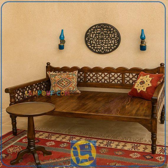 تخت سنتی چهارنفره 190*90 مدل TRK101 که برای سفره خانه قهوه خانه و رستوران سنتی و باغ به عنوان تخت چوبی قهوه خانه ای در دکور سنتی مورد استفاده قرار می‌گیرد.