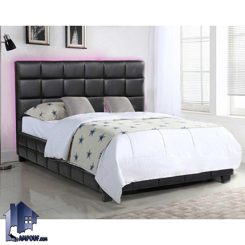 تخت خواب دو نفره DBJ113 دارای طراحی به صورت لمسه شده و چستر که با ابعاد تختخواب دونفره به عنوان باکس در کنار سرویس خواب در کنار دکور خانگی استفاده می‌شود.