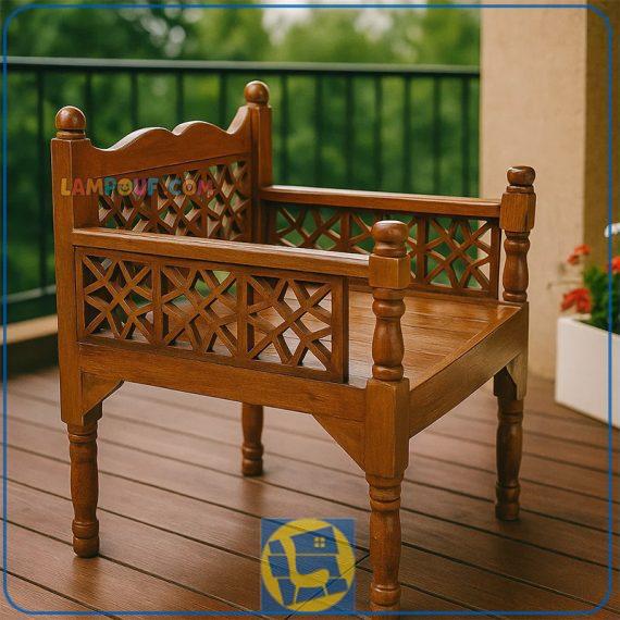 صندلی سنتی 60*60 مدل TRK116 با ظرفیت نشیمن یک نفره به عنوان تخت یکنفره باغی و قهوه خانه ای در منازل و رستوران و سفره خانه سنتی و فضای باز استفاده می‌شود.