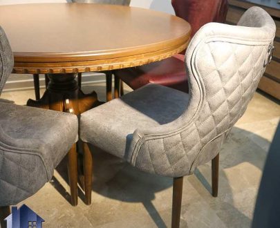 ست میز نهارخوری DTB62 دارای صندلی چستر با بدنه چوبی که به عنوان غذا خوری و ناهار خوری در رستوران و کافی شاپ و پذیرایی و آشپزخانه مورد استفاده قرار می‌گیرد