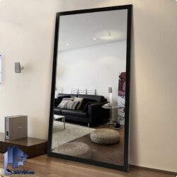 آینه قدی SMJ212 که دارای طراحی به صورت قابدار ایستاده و تکیه به دیوار که به عنوان آینه گریم در اتاق خواب و پذیرایی و آرایشگاه و آتلیه عکاسی استفاده می‌شود.