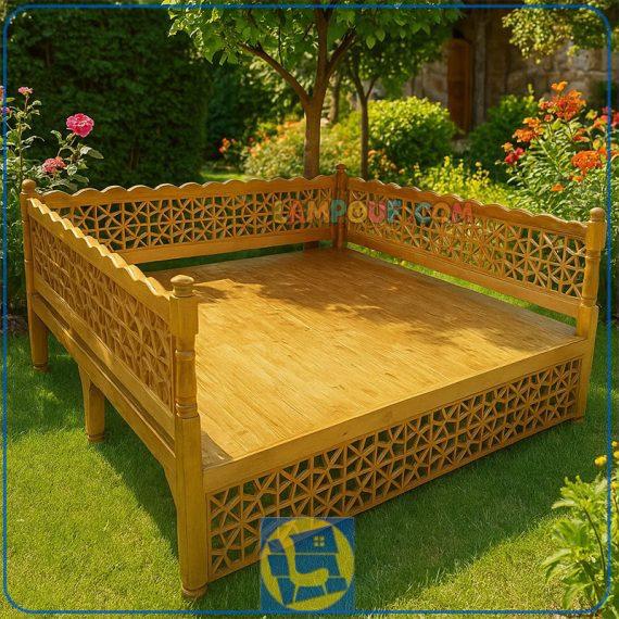 تخت سنتی هشت نفره Trk261 که به صورت مبلمان چوبی باغی و قهوه خانه ای در داخل منازل و ویلا های دارای دکور سنتی و رستوران و کافی شاپ و سفره خانه استفاده می‌شود.