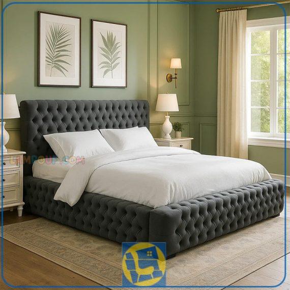 تخت خواب دو نفره چستر DBRo400 که به عنوان تخت باکس تاج دار و تختخواب کینگ و کوئین لمسه شده در کنار سرویس خواب در اتاق استفاده می‌شود.