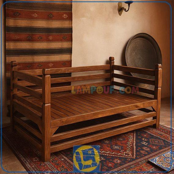 تخت سنتی چهار نفره TrK272 به صورت چوبی که به عنوان تخت باغی، قهوه خانه ای، سفره خانه ای که در رستوران، کافی شاپ و فضای باز قرار میگیرد.