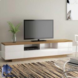 میز تلویزیون مدل TTJ97 دارای قفسه، کشو و درب جکدار داشبوردی که به عنوان استند و میز LCD و LED در پذیرایی و تی وی روم منزل استفاده می‌شود