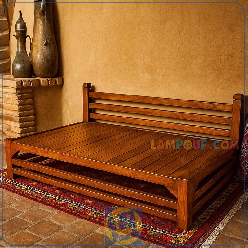 TrK276-1 تخت سنتی چهار نفره TrK276 چوبی که به عنوان نیمکت و صندلی باغی و قهوه خانه ای در فضای باز منزل، کافی شاپ، رستوران و سفره خانه قرار میگیرد.