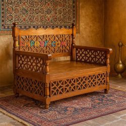 تخت سنتی دونفره TrK280 دارای گره چینی که به عنوان تخت چوب قهوه خانه ای و سفره خانه ای در فضای باز و رستوران و کافی شاپ استفاده میشود.