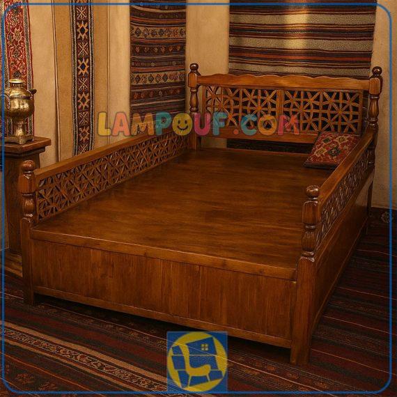 تخت سنتی 200*135 مدل TrK283 شش نفره که به عنوان تخت چوبی باغی قهوه خانه ای که در فضای باز رستوران و کافی شاپ و سفره خانه استفاده می‌شود.