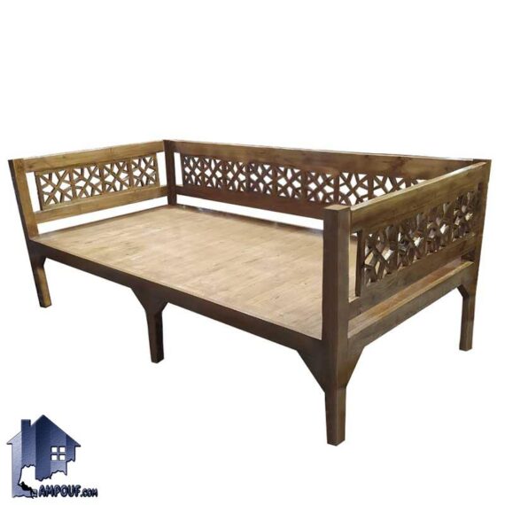 تخت سنتی چهار نفره TrK286 ساخته شده از گره چینی چوبی که به عنوان تخت قهوه خانه ای و باغی در فضای باز رستوران و کافی شاپ استفاده می‌شود.
