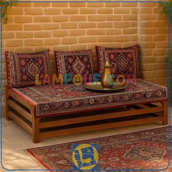 تخت سنتی سه نفره TrK293 که به عنوان تخت چوبی باغی قهوه خانه ای در سفره خانه ها و کافی شاپ و رستوران و فضای باز منازل استفاده می‌شود.