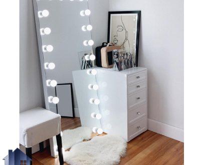 آینه قدی لامپ دار SMJ226 دارای سرپیچ به روی آینه که به عنوان آینه گریم و آرایش و توالت در اتاق خواب و آتلیه عکاسی و پذیرایی قرار می‌گیرد.