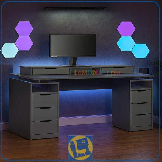 میز گیمینگ SDJ436 دارای فضای سه مانیتور و کشو دار که به عنوان میز کامپیوتر و تحریر ومیز بازی های کامپیوتری و میز ترید و کار استفاده میشود.