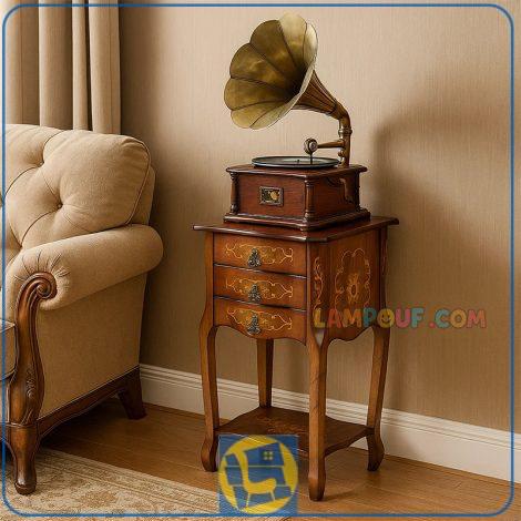 میز تلفن BSTA102 چوبی و به صورت کشو دار دارای معرق کاری که به عنوان میز گرامافون و پاتختی و کنسول در پذیرایی و یا در کنار سرویس خواب در اتاق قرار می‌گیرد.