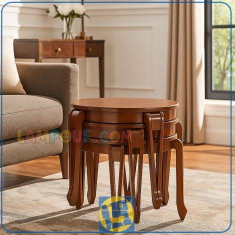 میز عسلی سه تکه HOA088 به صورت چوبی کمجا و گرد که به عنوان میز جلومبلی در کنار مبلمان خانگی و اداری در پذیرایی و تی وی روم و دفاتر اداری استفاده می‌شود.