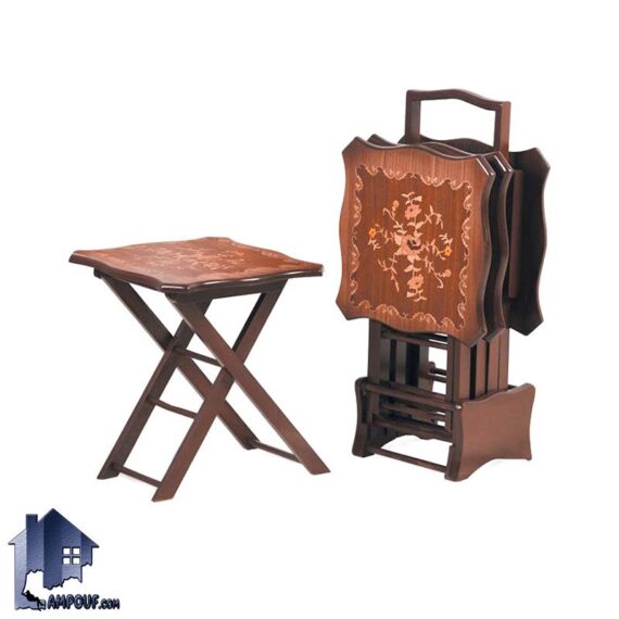 میز عسلی چمدانی HOA72 به صورت چهار تکه تاشو کمجا و چوبی با صفحه معرق کاری که به عنوان جلومبلی در سالن پذیرایی و تی وی روم در کنار مبلمان استفاده می‌شود.