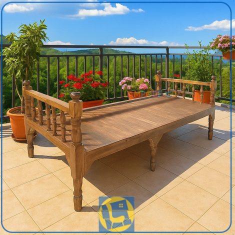 تخت سنتی TrK302 به صورت چوبی که به عنوان تختخواب و تخت باغی و قهوه خانه ای در سفره خانه و رستوران سنتی و اتاق خواب و یا بالکن و تراس استفاده می‌شود.