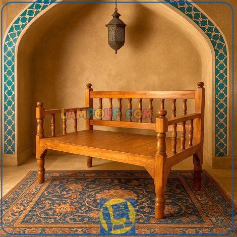 تخت سنتی دو نفره TrK303 به صورت چوبی و باغی که به عنوان تخت قهوه خانه ای در رستوران و کافی شاپ و بالکن و داخل منازل و دیگر محیط های مشابه استفاده می‌شود.