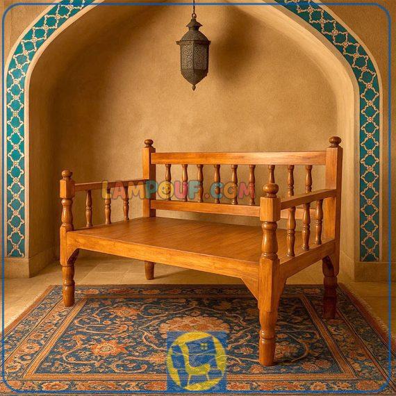 تخت سنتی دو نفره TrK303 به صورت چوبی و باغی که به عنوان تخت قهوه خانه ای در رستوران و کافی شاپ و بالکن و داخل منازل و دیگر محیط های مشابه استفاده می‌شود.