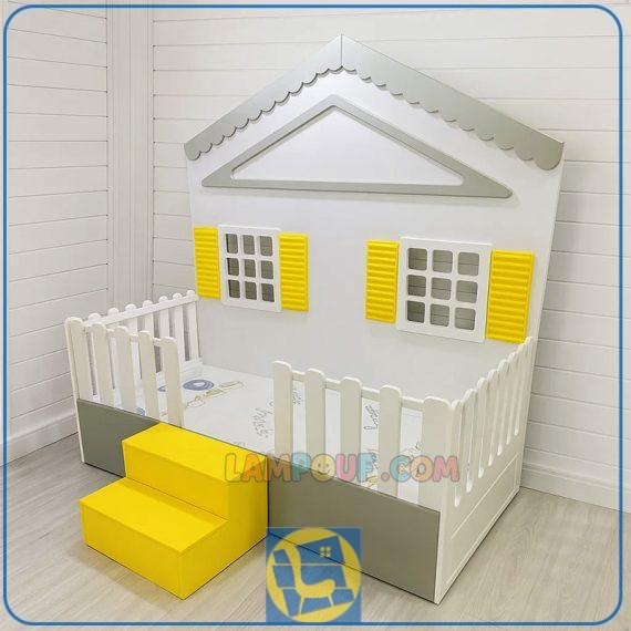 تخت خواب کودک و نوجوان کلبه CHE124 با طرح خانه دارای حفاظ که به عنوان تختخواب و سرویس خواب نوجون و بزرگسال و سیسمونی نوزاد در اتاق خواب استفاده می‌شود.