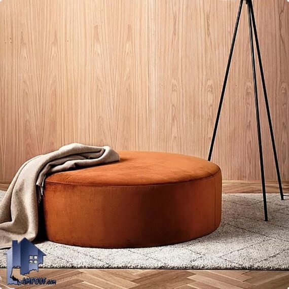 پاف PBJ126 که به عنوان نیمکت و صندلی راحتی و جلومبلی گرد در پذیرایی در کنار مبلمان و در آتلیه عکاسی دکوراتیو و محیط های اداری و خانگی استفاده میشود.