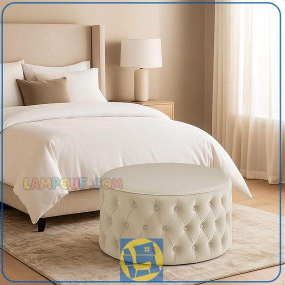 پاف PBJ127 به صورت گرد دارای طراحی لمسه کاری شده و چستر که به عنوان نیمکت و صندلی راحتی و جلومبلی در کنار مبلمان پذیرایی در محیط خانگی و اداری قرار میگیرد.