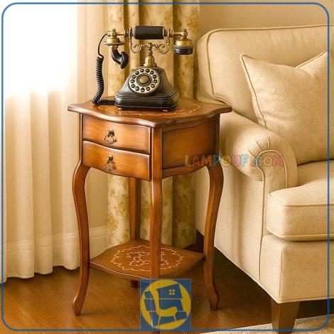 میز تلفن BSTA115، میزی معرق کاری شده، دارای 2 کشو با یراق آلات با کیفیت، از جنس ام دی اف و روکش چوب طبیعی راش گرجستان است.