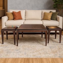 میز جلومبلی HOB166 با دو عدد عسلی، به عنوان میز سه تکه از جنس ام دی اف با روکش چوب طبیعی راش و با قابلیت انتخاب رنگ است.