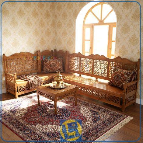 ست مبل سنتی ال TrK306 دارای گره چینی به عنوان تخت و صندلی چوبی قهوه خانه ای در پذیرایی، آلاچیق، تراس، رستوران و کافی شاپ استفاده قرار می‌گیرد.