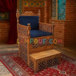 منبر TrK305 چوبی دارای یک پله که به عنوان صندلی سخنرانی در مساجد و هیئت و حسینیه و مراسم های مذهبی و عزاداری مورد استفاده قرار می‌گیرد.