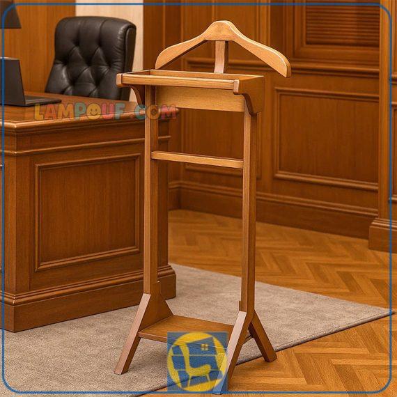 جالباسی LHA3036 چوبی دارای رگال مخصوص کت یا پالتو که به عنوان رگال مدرن لباس در اتق های کار و اتاق خواب مورد استفاده قرار می‌گیرد.