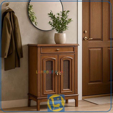 جاکفشی SHA2023 به صورت کشو دار و درب دار چوبی که به عنوان استند و کمد کفش در قسمت ورودی منزل مورد استفاده قرار می‌گیرد.