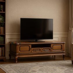 میز تلویزیون TTA680 چوبی با طراحی کلاسیک دارای کشو و درب و قفسه که به عنوان زیر تلویزیونی و میز ال سی دی در تی وی روم و پذیرایی استفاده می‌شود.