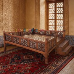 تخت سنتی 8 نفره TrK310 به صورت چوبی که به عنوان تخت خانوادگی باغی و قهوه خانه ای در فضاهایی با دکور سنتی و همچنین حیاط و بالکن استفاده می‌شود.