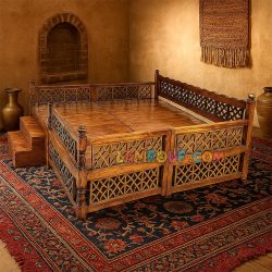 تخت سنتی 8 نفره TrK311 به صورت خانوادگی دارای پله که به عنوان تخت سنتی دورهمی در داخل منزل و رستوران و کافی شاپ و قهوه خانه ها قرار می‌گیرد.