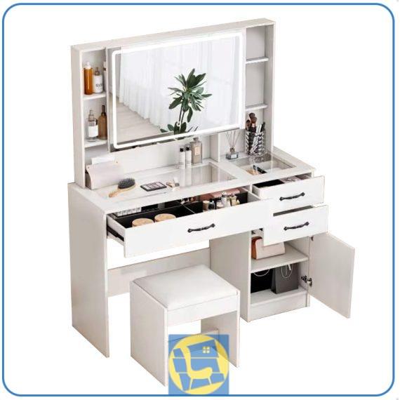 میز آرایش لامپ دار DJ720 مجهز به صفحه شیشه ای و آینه چراغ دار با کلید لوسی که به عنوان میز گریم و توالت دخترانه در کنار سرویس خواب استفاده میشود.