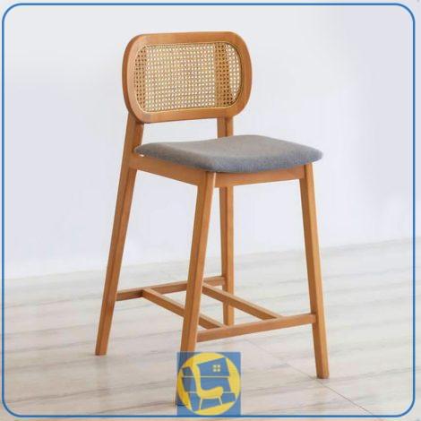 صندلی اپن BSB125 دارای بدنه چوبی با نشیمن نرم و تکیه گاه حصیری به عنوان صندلی اپن و بار در کنار انواع میز های کانتر و پیشخوان و ... استفاده می‌شود.