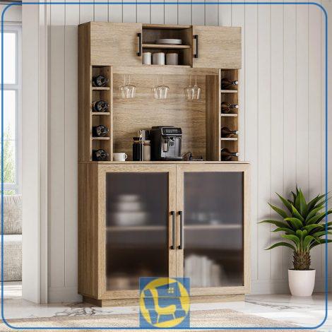 میز بار BTJ210 دارای درب شیشه ای، قفسه بطری، و ظرف و آویز گیلاس که به عنوان کابینت یا کافی بار در آشپزخانه و پذیرایی و کافی شاپ و ... استفاده میشود