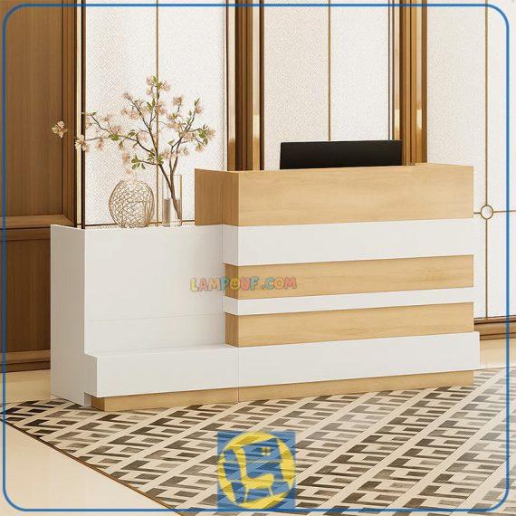 میز پیشخوان CODJ113 با طراحی متفاوت به عنوان میز منشی یا کانتر، دارای میز مانیتور، کشو و کمد که فضای اداری یا تجاری شما را منحصر به فرد جلوه می‌دهد.