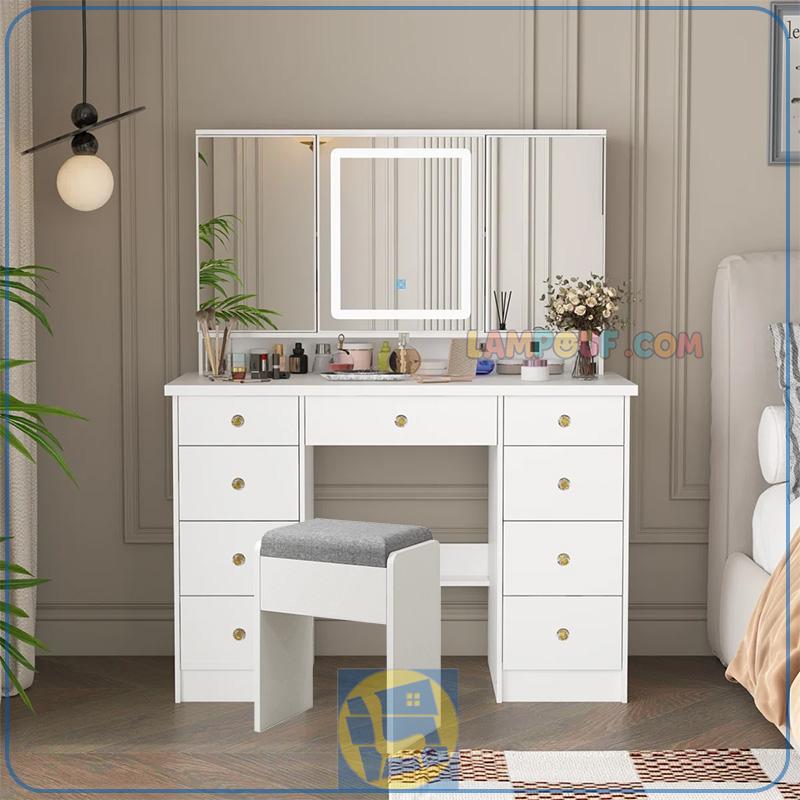 DJ744 (1) میز آرایش لامپ دار DJ744 دارای آینه به صورت سه تکه با فضای ذخیره سازی که به عنوان میز گریم و توالت برای اتاق نوجوان و بزرگسال قابل استفاده است.