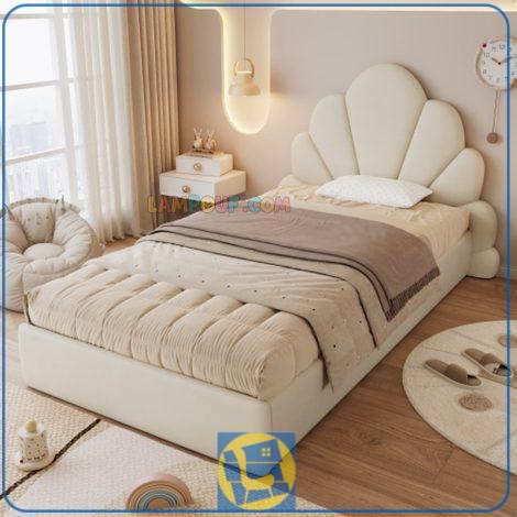 تخت خواب یک نفره SBRo420 یکی از خاص‌ترین محصولات مجموعه دکوراسیون لمپاف است که با طراحی منحصر‌به‌فرد تاج خود جلوه‌ای کاملاً متفاوت به اتاق خواب شما می‌بخشد.