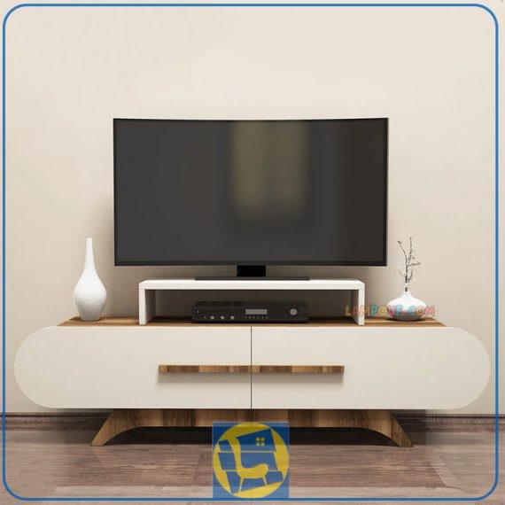 میز تلویزیون TTJ144 دارای طراحی جذاب و شیک که مجهز به قفسه و درب برای چیدمان لوازم مورد نیاز است و قابلیت نصب تجهیزات الکتریکی دارد.